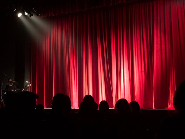 Teater med spillelementer